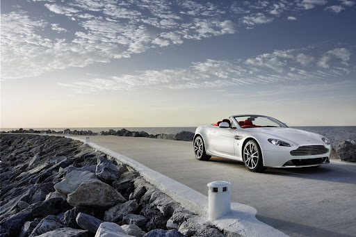 2012-Aston-Martin-Vantage-05.jpg