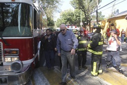 MÉXICO, D.F., 21OCTUBRE2011.- Un helicoptero del Estado de México se desplomo atras de los Viveros de Coyoacán. Entre las personas que viajaban se encontraba el Secretario de Desarrollo Metropolitano quien resultó lesionado, dos personas más perdieron la vida en el accidente. Elementos antimotinesmantienen resguardado la zona para que peritos realizen los peritajes correspondientes.
FOTO: SAÚL LÓPEZ/CUARTOSCURO.COM