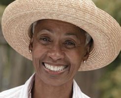 [woman-hat-smile13.jpg]