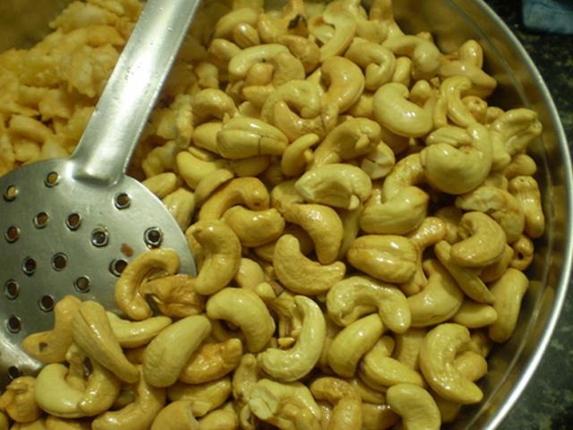 [cashewnews_023%255B2%255D.jpg]