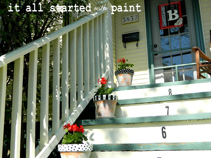 [polka_dot_painted_planters_on_porch%255B3%255D.jpg]