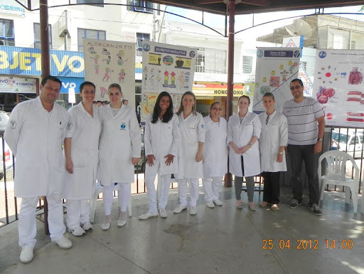 Universitários da Fisioterapia vão a campo orientar comunidade
