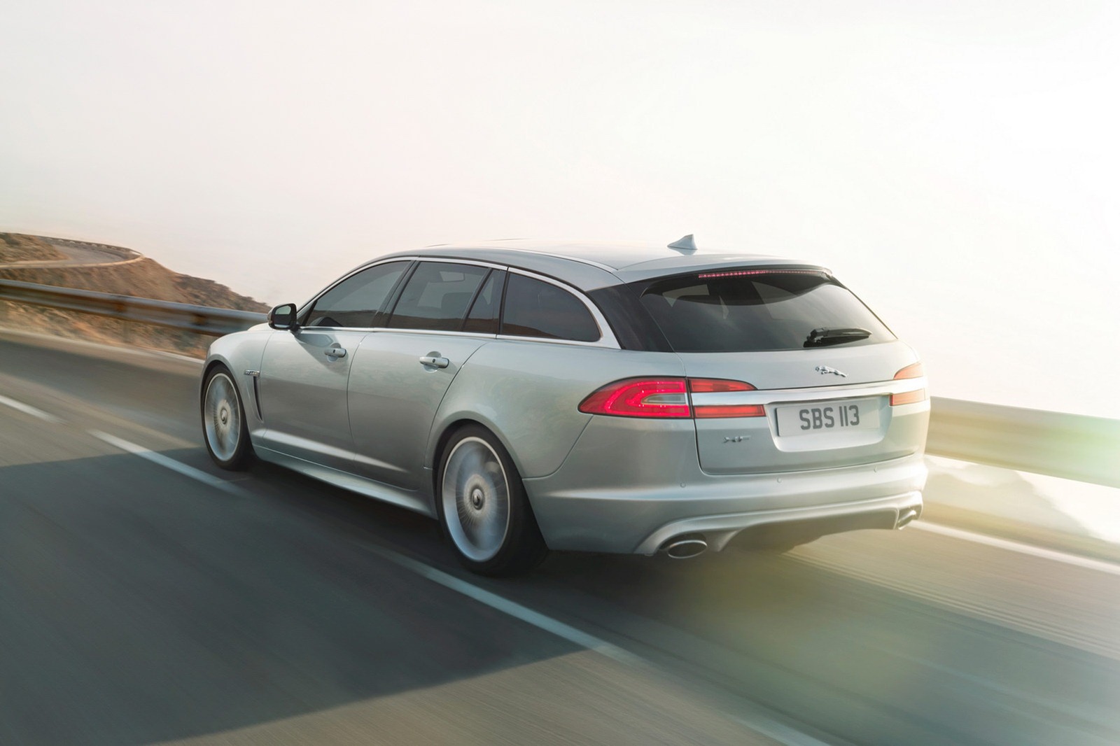 Jaguar-XF-Sportbrake-8[2].jpg