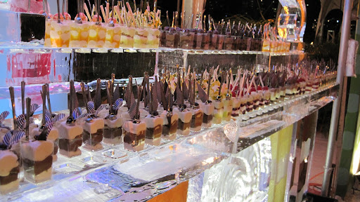 ...and an ice bar covered with parfaits.