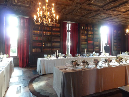 How intimate! The beautiful ceiling and walls of books really set the atmosphere.