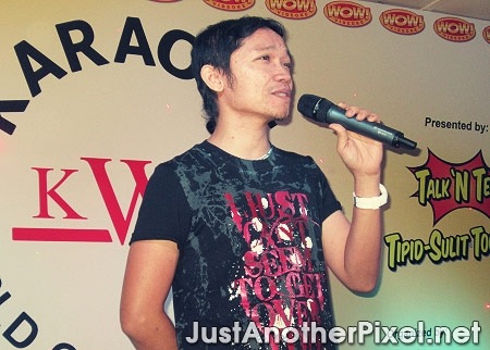 Jonel Uy of NomNomClub.com also joined the karaoke contest. Loved his voice, too! - JustAnotherPixel.net