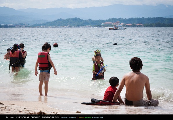 Father and son resting after fun in the sea | © 2012 Huey-Chiat Cheong Photography