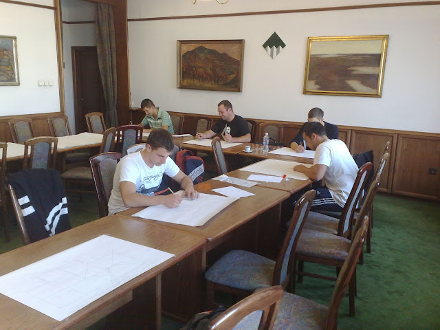 munkában a fiúk.jpg