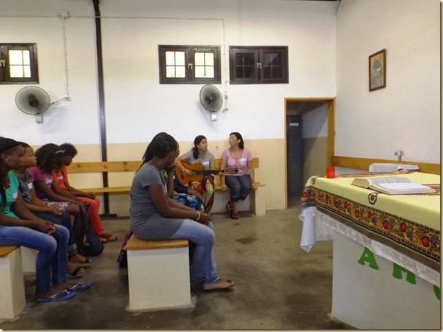 animação na Capela de Emaús