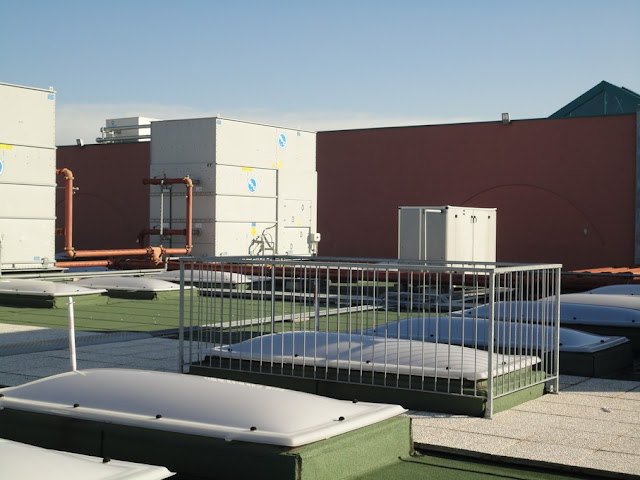 shopping centre verucchio - air conditioning systems on the flat roof-back side-06-12-2012-0003.jpg