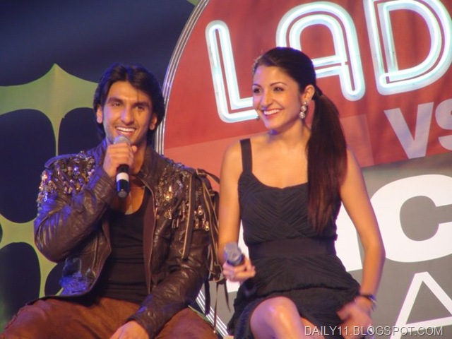 [anushka%2520sharma%2520with%2520his%2520boy%2520friend%255B4%255D.jpg]