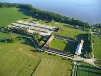 Lhotsky_Dvur_004.JPG
