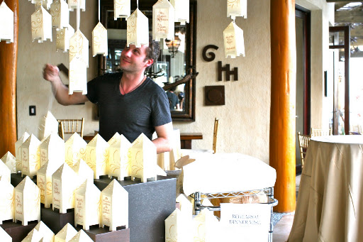 The escort cards are actually small lanterns -- so much fun. The escort cards are actually small lanterns -- so much fun.