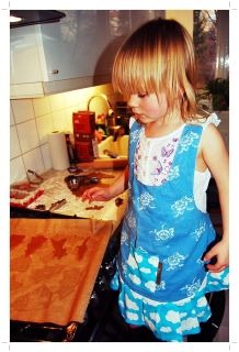 [Maija%2520baking%2520gingerbreads%2520at%2520christmas%2520time%255B7%255D.jpg]