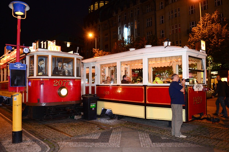 [Prague-at-Night333.jpg]