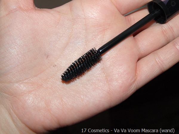03-17-Cosmetics-Mascara-Review  Va Va Voom brush