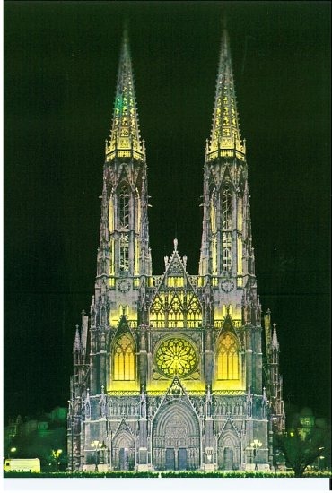 [votivkirche-at-night.jpg]