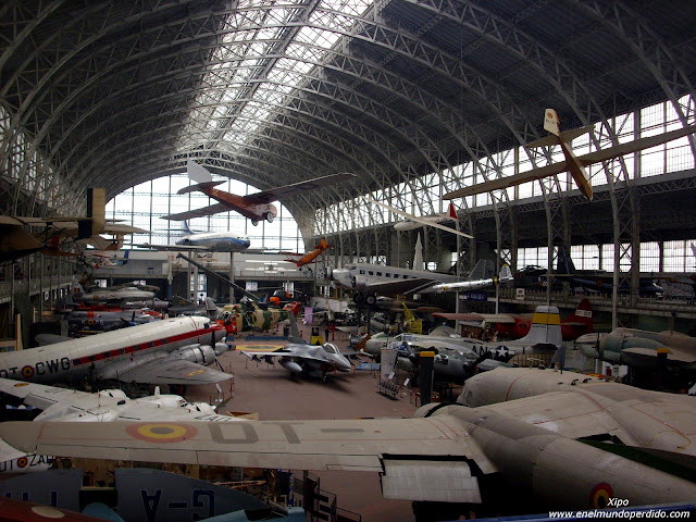 sala-de-los-aviones-en-el-museo-del-ejercito-de-bruselas.JPG