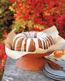 Apple-walnut cake is delicious Apple-walnut cake is delicious