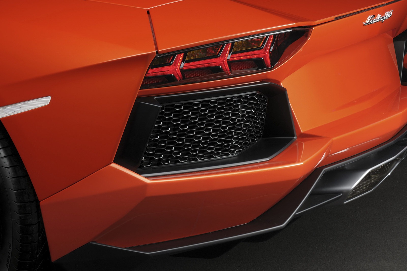 [Lamborghini-Aventador-LP700-4-5%255B2%255D.jpg]