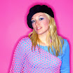 18019_Hilary-Duff_755_1600x1200_270608-Sk4tz.jpg
