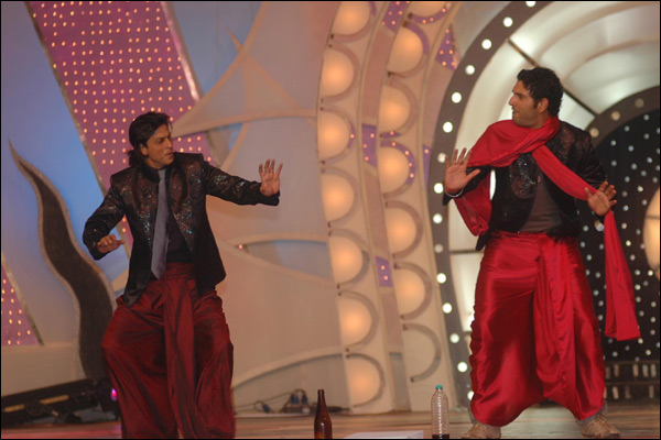 Cricket players partying with Bollywood stars...