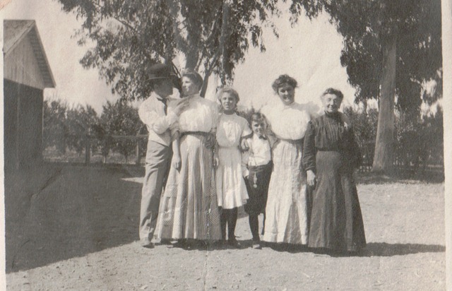 [Family%2520-%2520Fannie%2520on%2520right%255B3%255D.jpg]