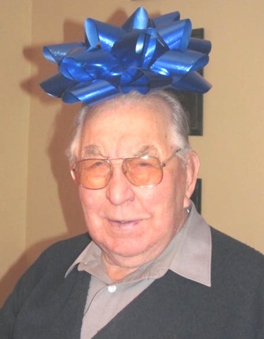 [12.25.2011%2520dad%2520with%2520bow%2520on%2520his%2520head1%255B6%255D.jpg]