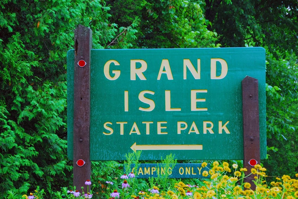 [Grand-Isle-Sign3.jpg]