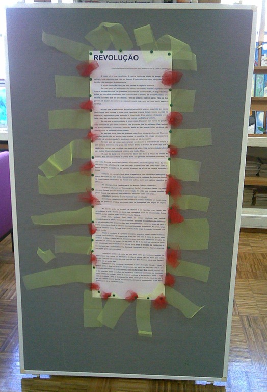 [painel%2520revolu%25C3%25A7%25C3%25A3o%252025abril%255B6%255D.jpg]