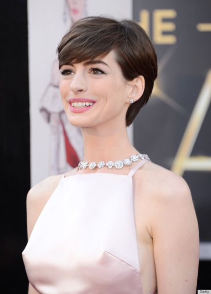 o-ANNE-HATHAWAY-NIPPLES-570.jpg O ANNE HATHAWAY NIPPLES 570