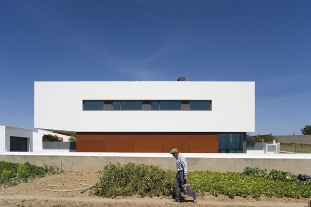 [fachada-moderna-Casa-DT-Jorge-Graca-Costa%255B4%255D.jpg]
