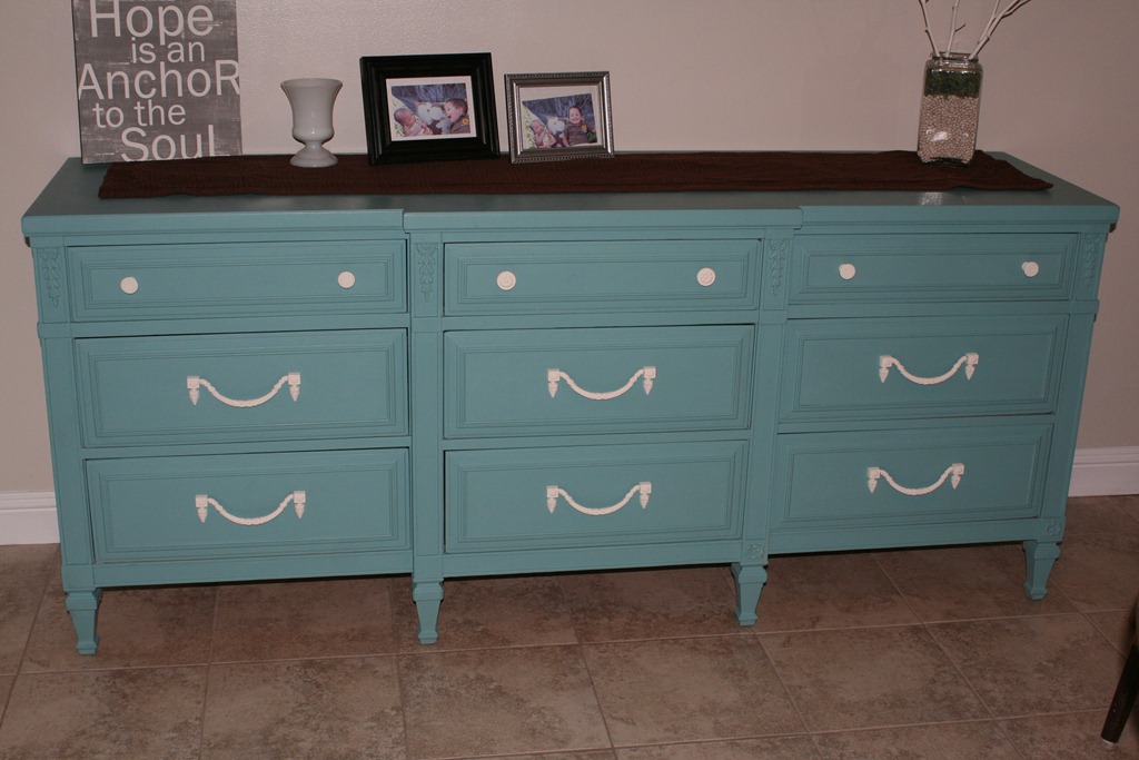 [Painting%2520with%2520Annie%2520Sloan%2520Chalk%2520Paint%2520Provence%2520and%2520Old%2520White%2520%25283%2529%255B5%255D.jpg]