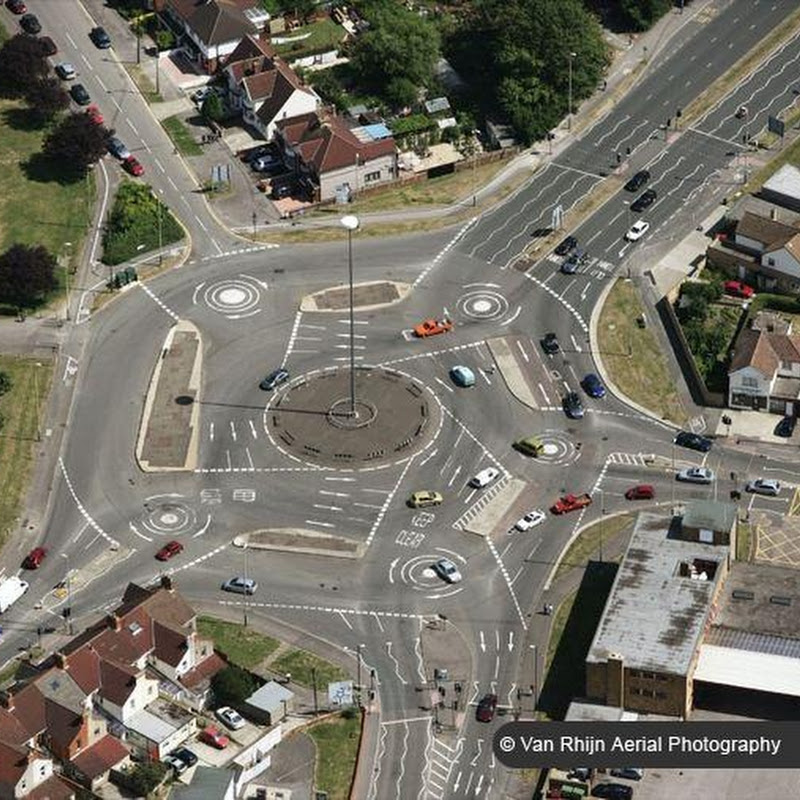 Magic Roundabout in Swindon The Most Confusing Traffic Junction