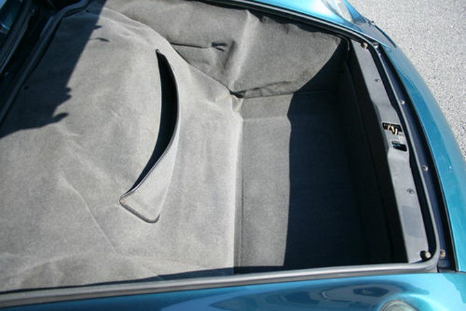 [1996-PORSCHE-993-C2-16%255B2%255D.jpg]