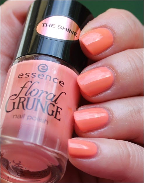 Essence Floral Grunge The Shine Be Flowerful 01