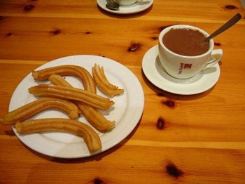 800px-Chocolate_with_churros