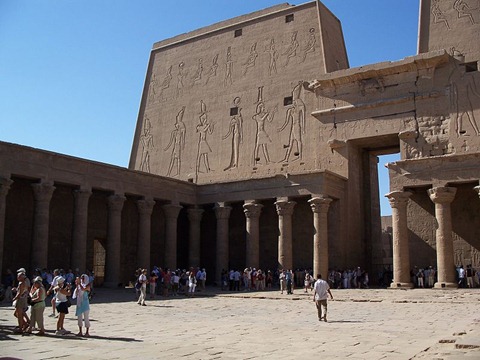 Edfu_Temple_Inside