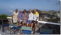 Gastgeberin Marina (Mitte) mit Crew von Miss Lilly (Kevin und Bev) und Dakini auf Ponza