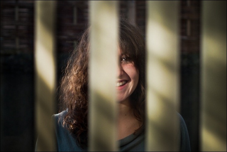 27/11/2011 -- ADV PHOTOJOURNALISM --  1 of 4 different kinds of light: indirect sunlight at model's face and verticals, showing the plastic possibilities of such lighting conditions. Model: Anna Puente Llucià / Photograph: Aleksander Szojda / DCU