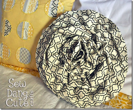Round-Rosette-Pillow