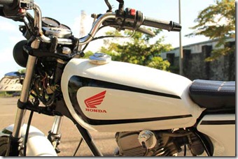Modification Honda CB100 white street tracker Old school