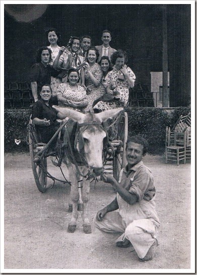 1942 UN NUEVO AÑO_Carro festiu en la Fira de Juliol. Vale_ncia 1942 UN NUEVO AÑO_Carro festiu en la Fira de Juliol. Vale_ncia