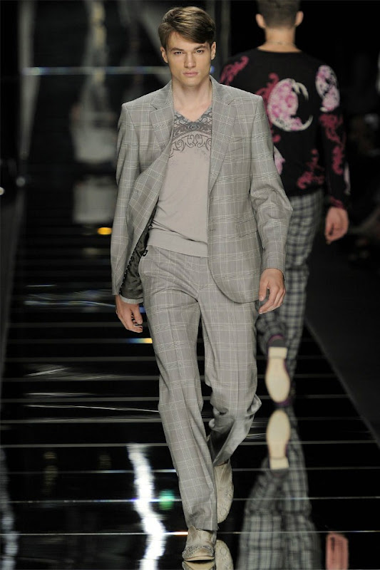 Milan Fashion Week Primavera 2012 - John Richmond (37)