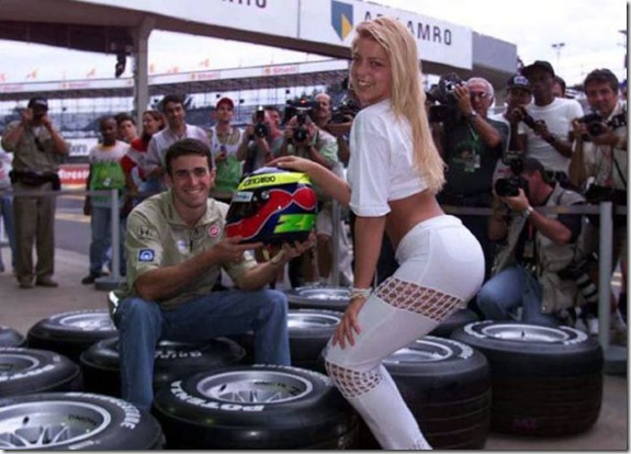 sexy-pit-girls-racing-15