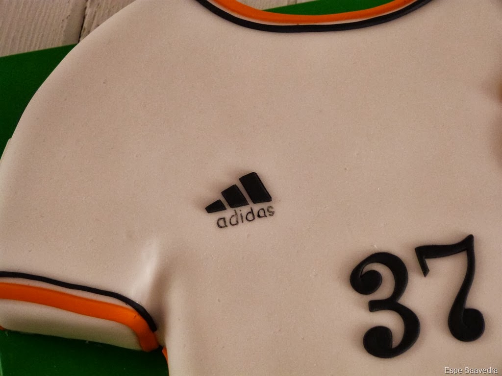 [tarta%2520camiseta%2520real%2520madrid%2520espe%2520saavedra%2520%25287%2529%255B7%255D.jpg]