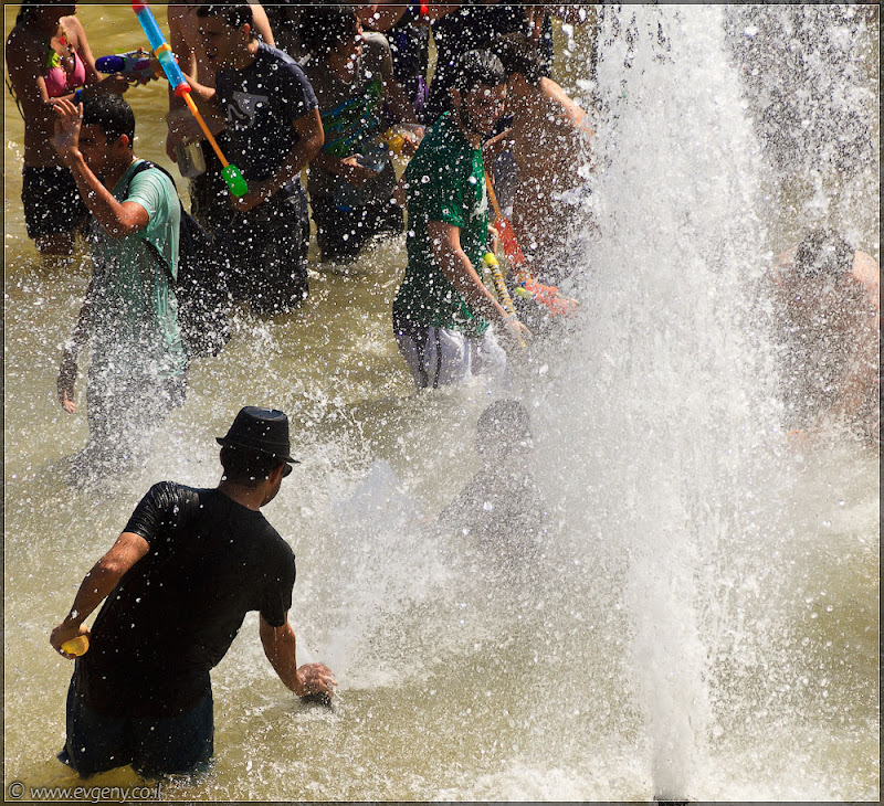 il/Настоящее мочилово в центре Тель Авива (20110701 ta water war 048 6789)