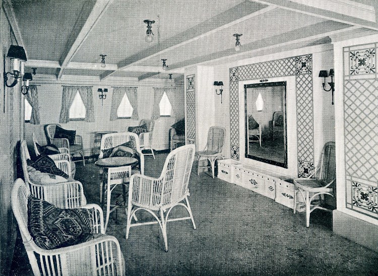 Reparacion de interiores en el LEON XIII. 1922. Galeria de 1ª Clase. Del libro OBRAS. S.E. de C.N. AÑO 1922.jpg