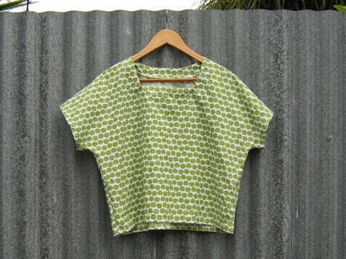 Marimekko-esque? I like to think so. Apple print tshirt