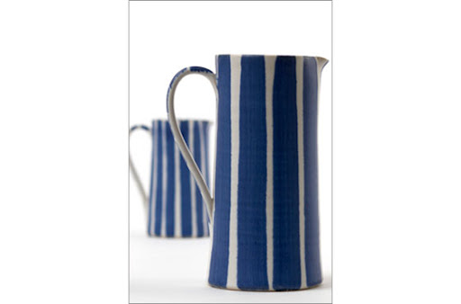 These jugs can be used for lemonade or as a vase for summer arrangements.
(suebinnspottery.co.uk)